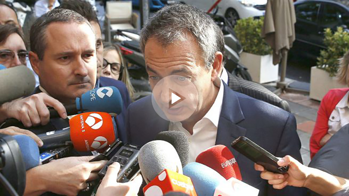 El expresidente del Gobierno José Luis Rodríguez Zapatero, durante las declaraciones que ha realizado hoy a los periodistas a su llegada a la sede en Madrid de la Universidad Camilo José Cela (Foto: Efe)