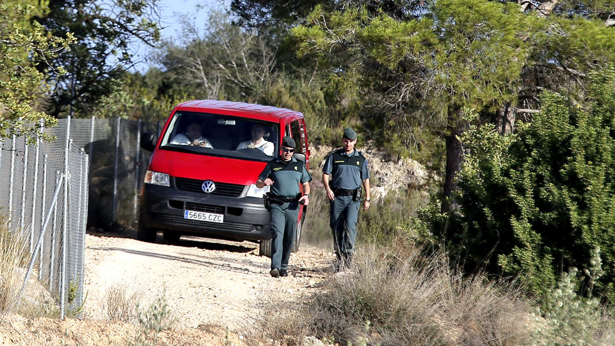 Agentes de la Guardia Civil en la zona donde fue hallado el cadáver de la menor (Foto: Efe).