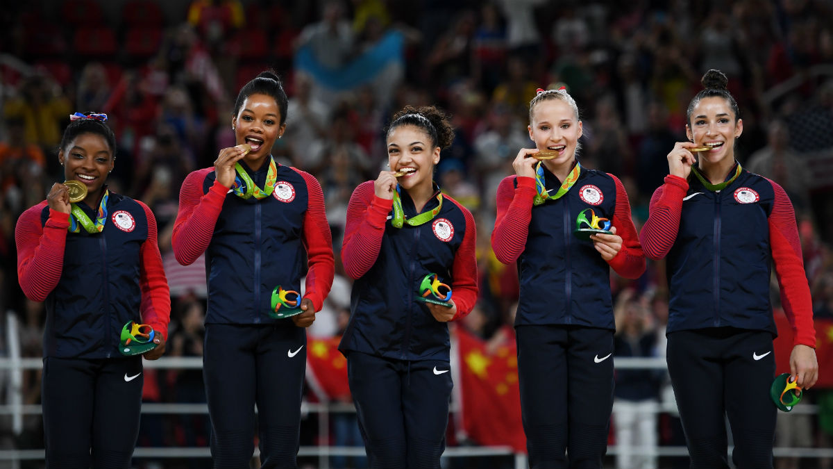 El equipo olímpico de gimnasia de Estados Unidos, oro en Río. (Getty)