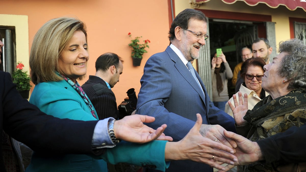 Fátima Báñez y Mariano Rajoy. (Foto: AFP)