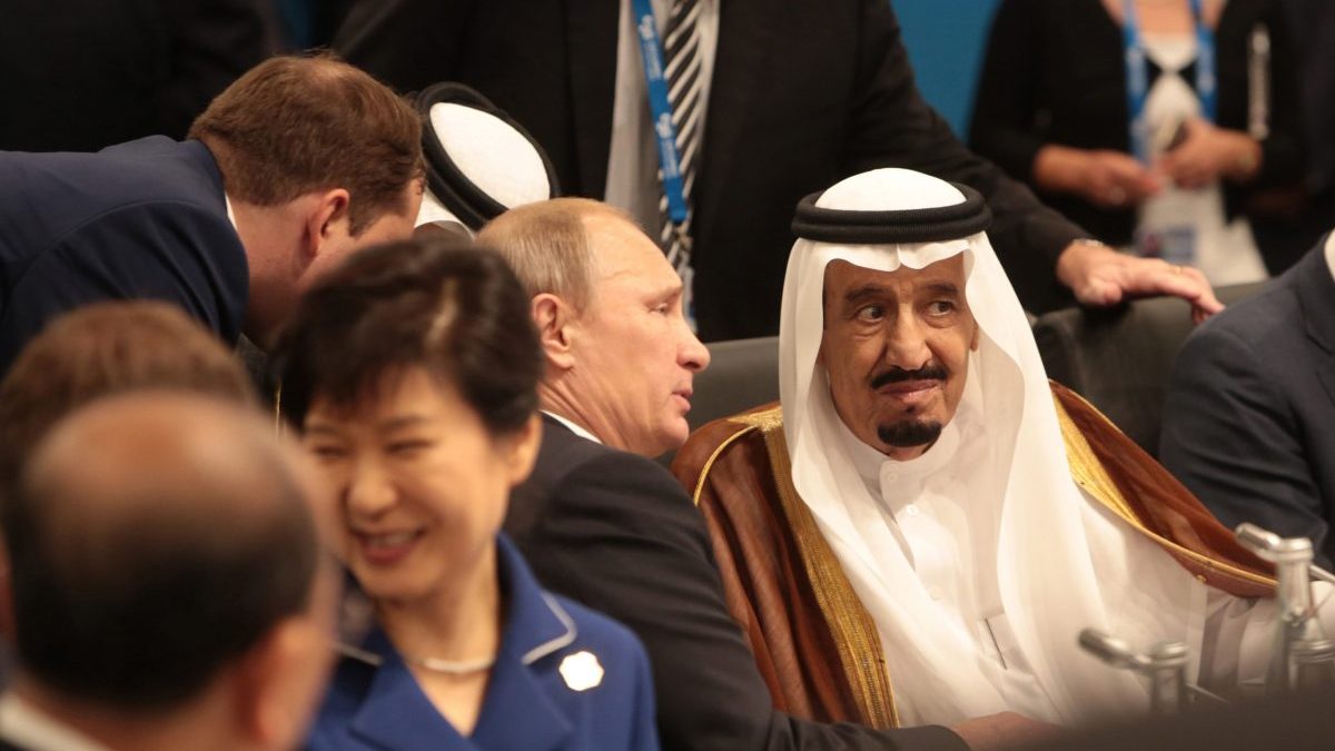 Vladimir Putin, presidente de Rusia y Salman bin Abdulaziz, rey de Arabia Saudita en la Cumbre G20 (Foto: Getty)