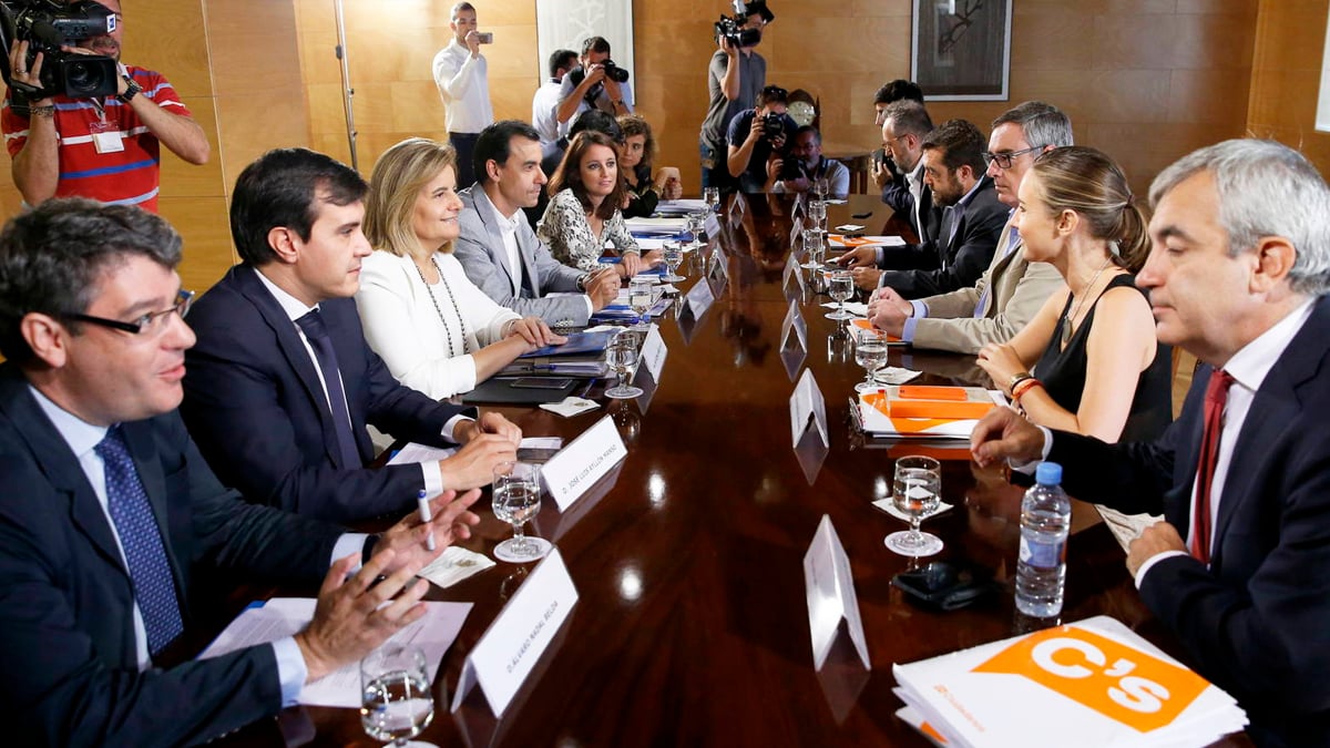 Mesa de negociación PP-Ciudadanos.