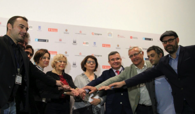 Los alcaldes antes del evento con Manuela Carmena e Inés Sabanés como anfitrionas. (Foto: TW)