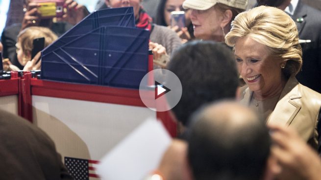 Hillary Clinton, primera mujer en optar a la presidencia de los EEUU vota en el estado de Nueva York