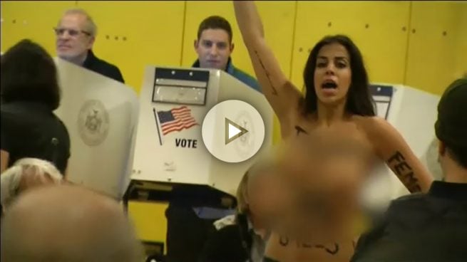 Activistas de Femen reciben a Trump en topless en el colegio electoral