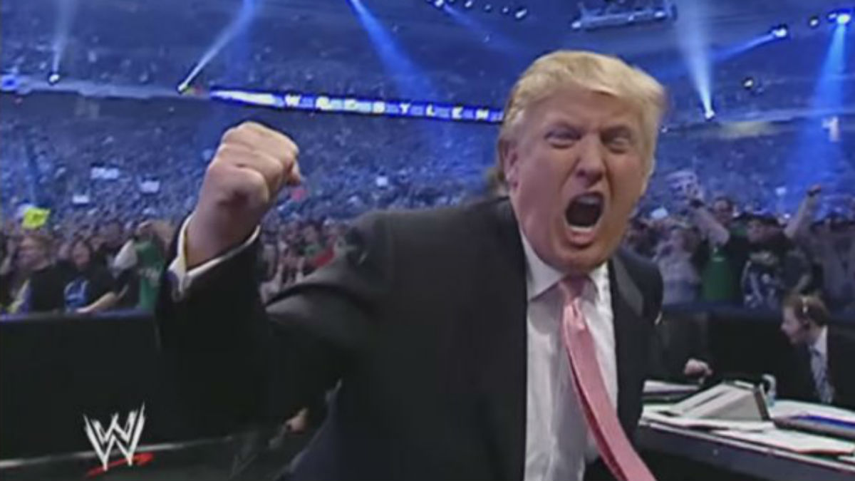 Donald Trump celebra su victoria en la lucha libre.