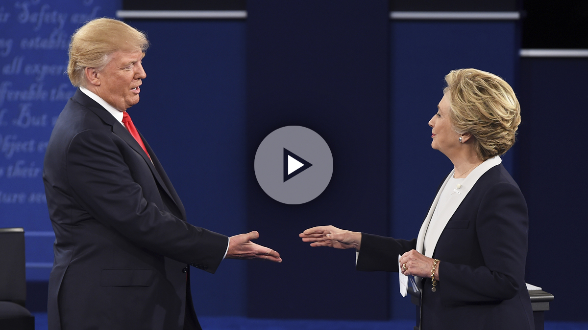 Trump y Clinton, durante uno de los debates televisivos de la campaña.