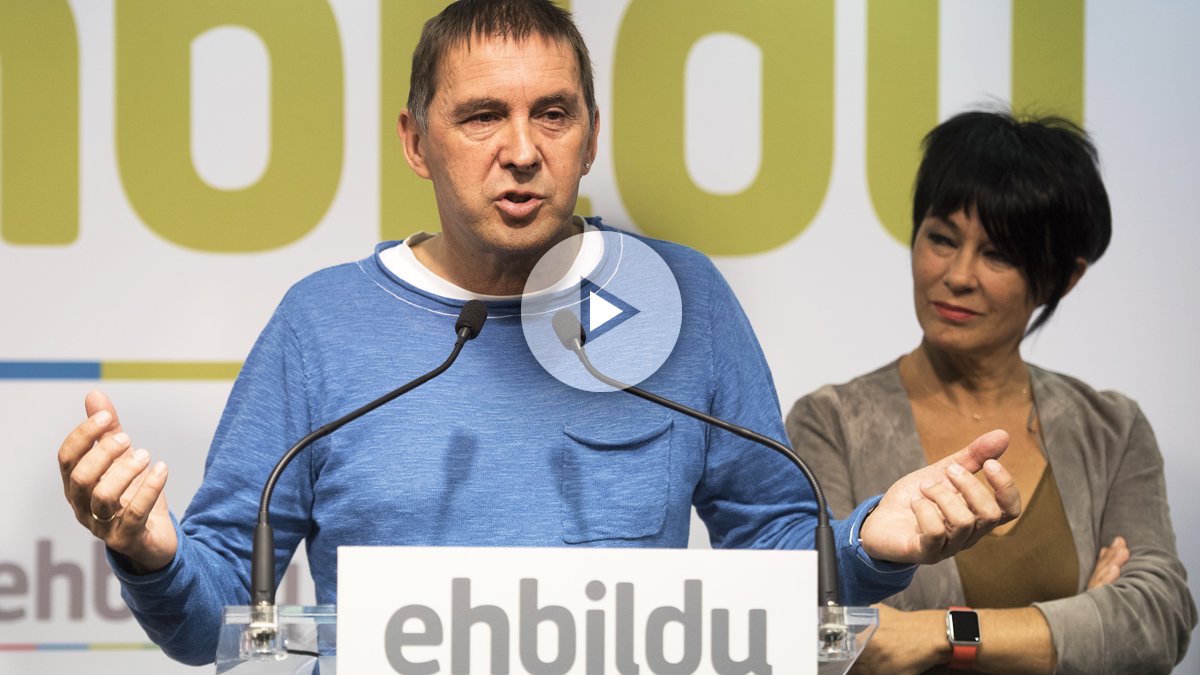 Arnaldo Otegi y Maddalen Iriarte. (Foto: AFP)