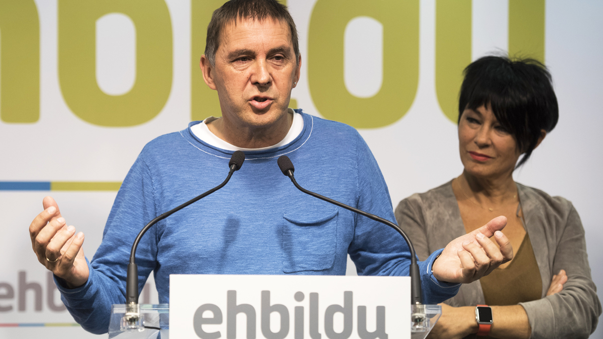 Arnaldo Otegi y Maddalen Iriarte, de Bildu. (Foto: AFP)