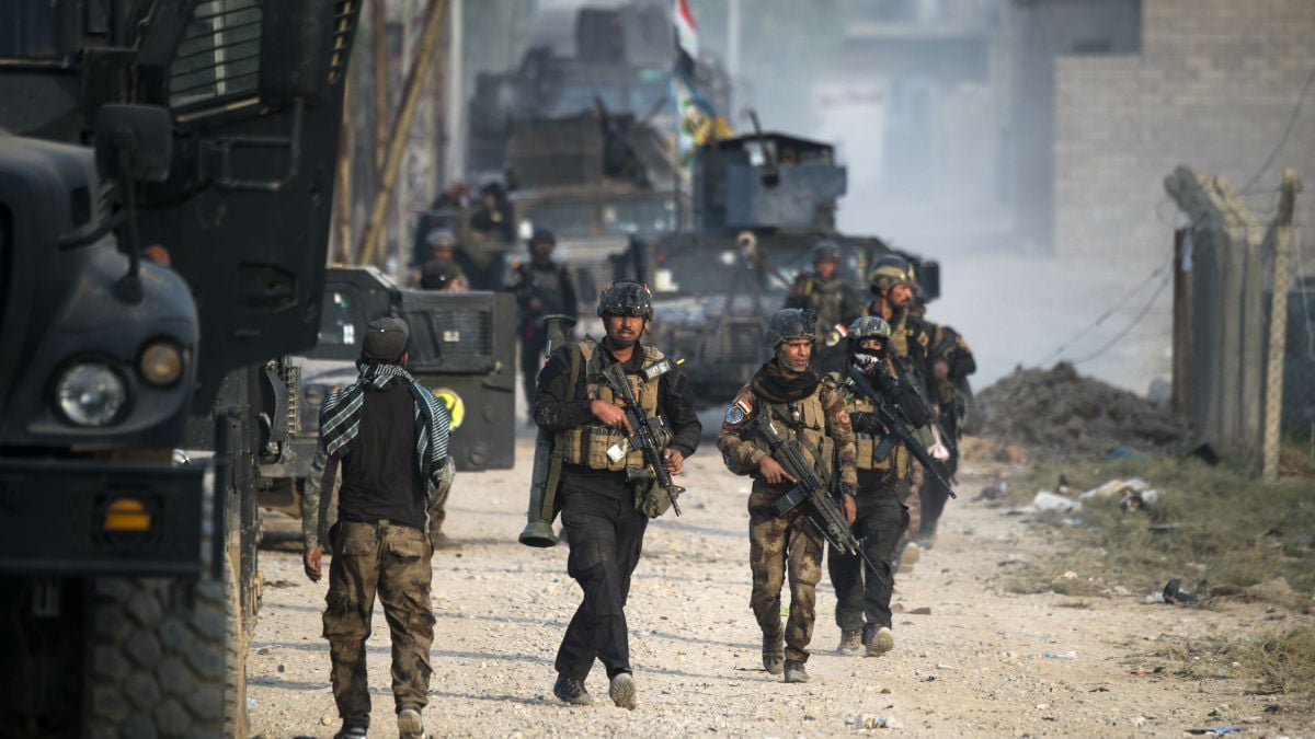 Soldados de las fuerzas de elite iraquíes en las calles de Mosul (Foto: AFP).