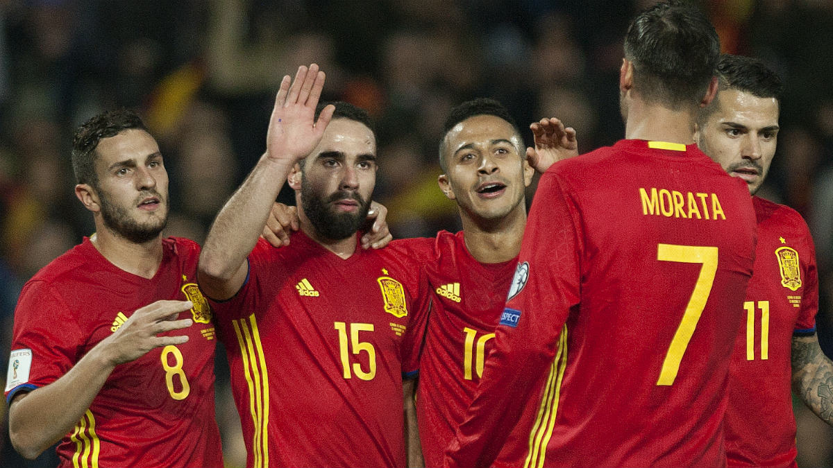 Los jugadores de España celebran el 1-0 ante Macedonia. (AFP)