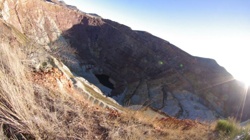 Conoce estos extraños agujeros que podemos encontrar en la Tierra