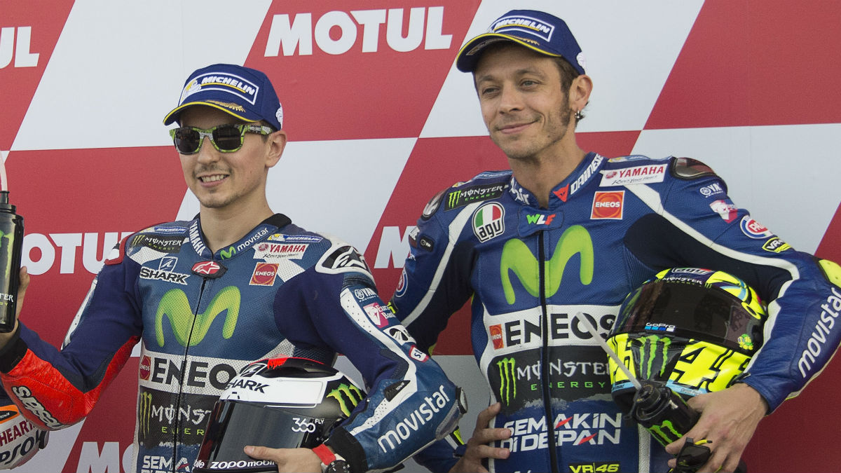 Jorge Lorenzo y Valentino Rossi han acercado posturas al despedirse el español de Yamaha. (Getty)