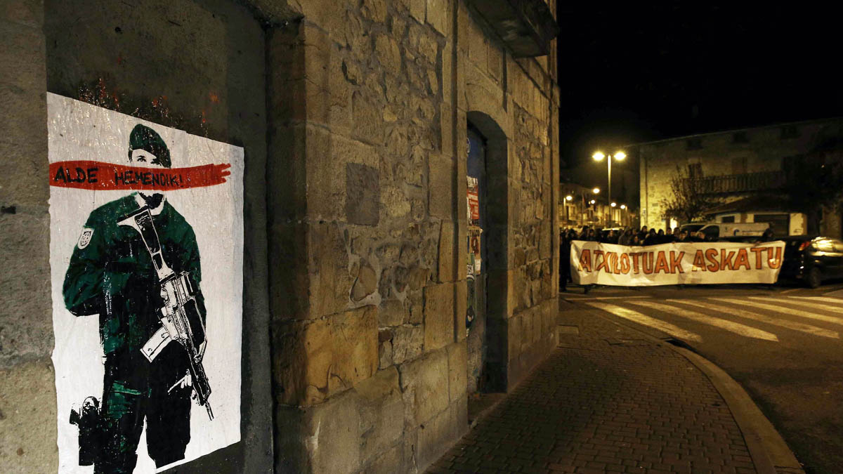 Pintadas contra la Guardia Civil en Alsasua, Navarra. (Foto: EFE)