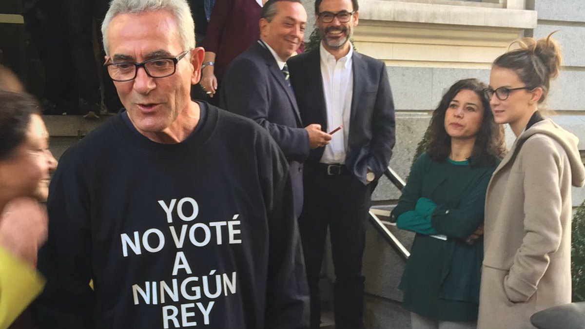Diego Cañamero con la camiseta que ha decidido lucir en la Solemne Apertura de la XII Legislatura. Foto: OKDIARIO