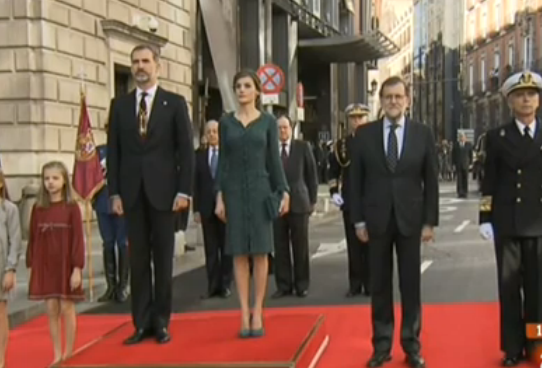 Los Reyes entran al Congreso acompañados de Rajoy