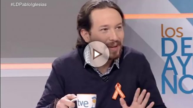 Pablo Iglesias termina una entrevista en TVE preguntando si se puede llevar la taza