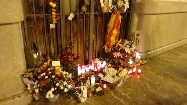 Altar en el Ayuntamiento de Madrid. (Foto: OKDIARIO)