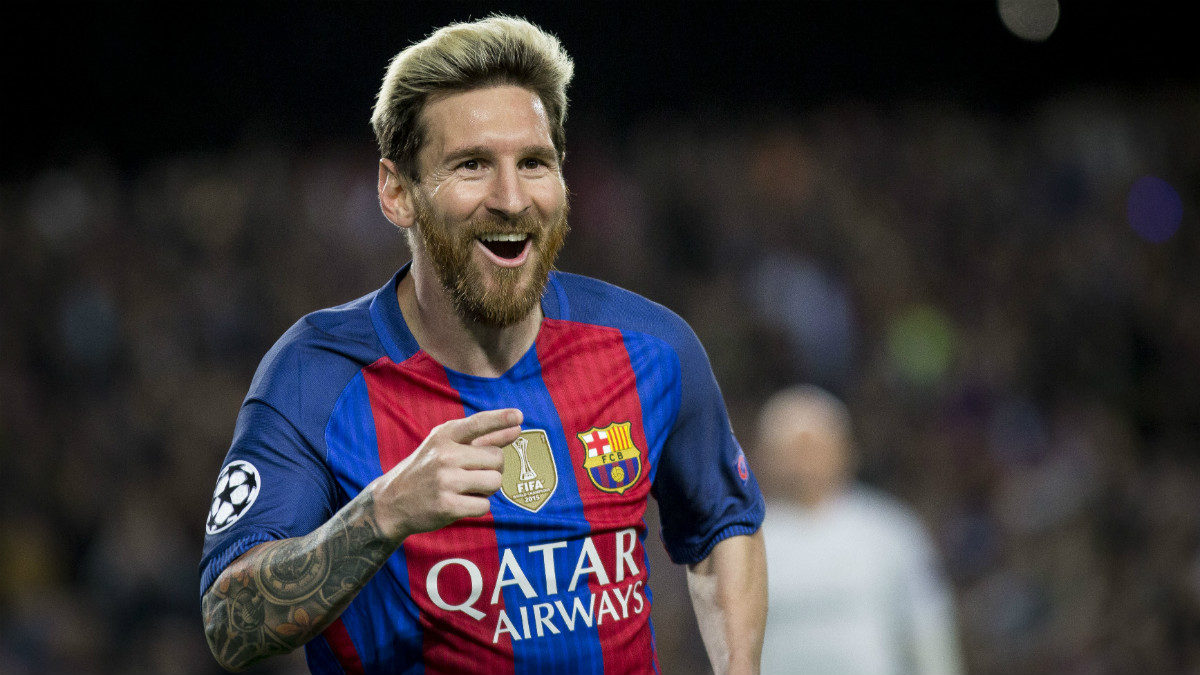 Leo Messi corre para festejar un tanto al Manchester City. (Getty)