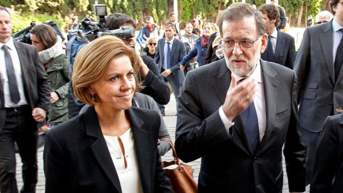 Maria Dolores de Cospedal acompañando al Presidente del Gobierno EFE