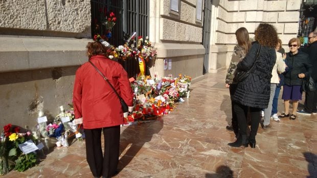 Había gente que al llegar a firmar se quedaba en blanco y otros que escribían varias hojas. (Foto: OKDIARIO)