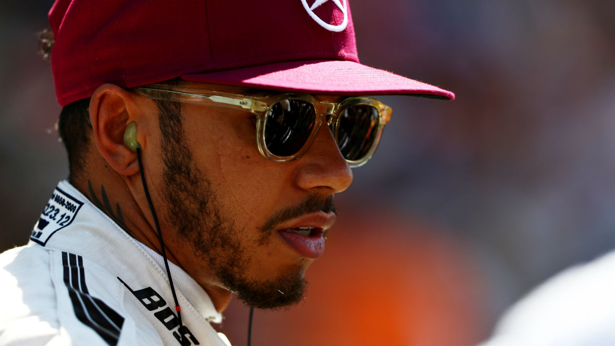 Lewis Hamilton no está nada contento con el cambio de mecánicos que ordenó Mercedes a principio de temporada entre su garaje y el de Nico Rosberg. (Getty)
