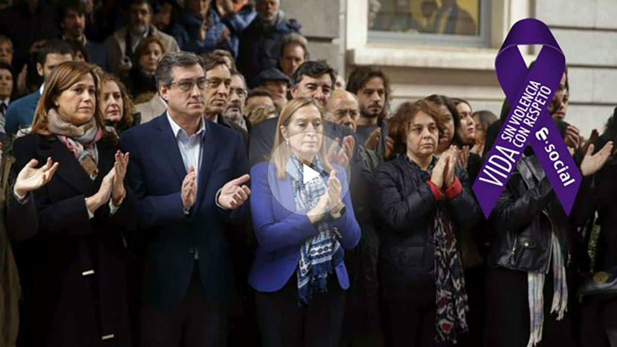 Ana Pastor, Presidenta del Congreso de los Diputados, presidiendo el minuto de silencio en honor de las víctimas de la violencia machista. Foto: EFE