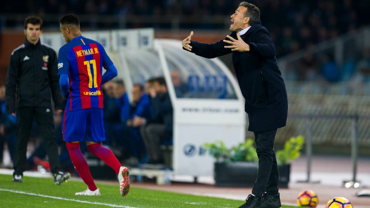 Luis Enrique dando instrucciones a sus jugadores. (Getty)