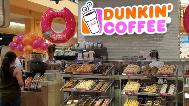 Dunkin Coffee cierra 4 establecimientos y despide a 26 empleados en Madrid