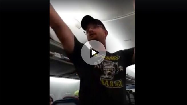 Delta prohíbe volar de por vida en sus aviones a un votante de Donald Trump
