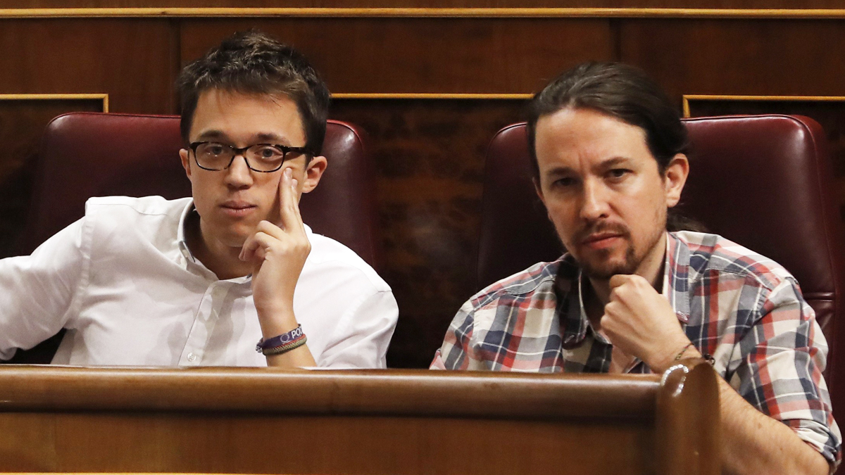 Íñigo Errejón y Pablo Iglesias. (Foto: EFE)