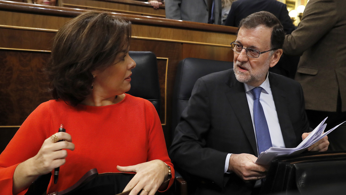 Soraya Sáenz de Santamaría y Mariano Rajoy. (Foto: EFE)