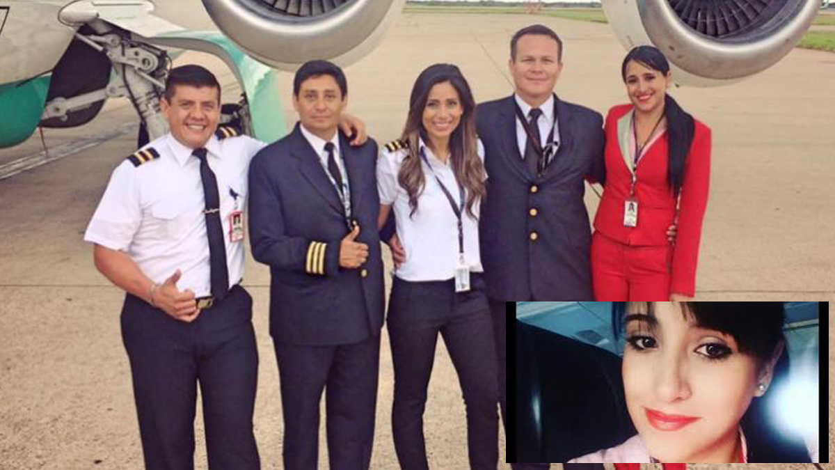 Ximena Suárez (d) y el resto de la tripulación del avión siniestrado.