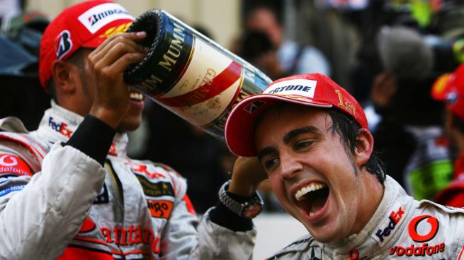 Fernando Alonso y Lewis Hamilton pueden volver a encontrarse en la misma escudería (Getty)