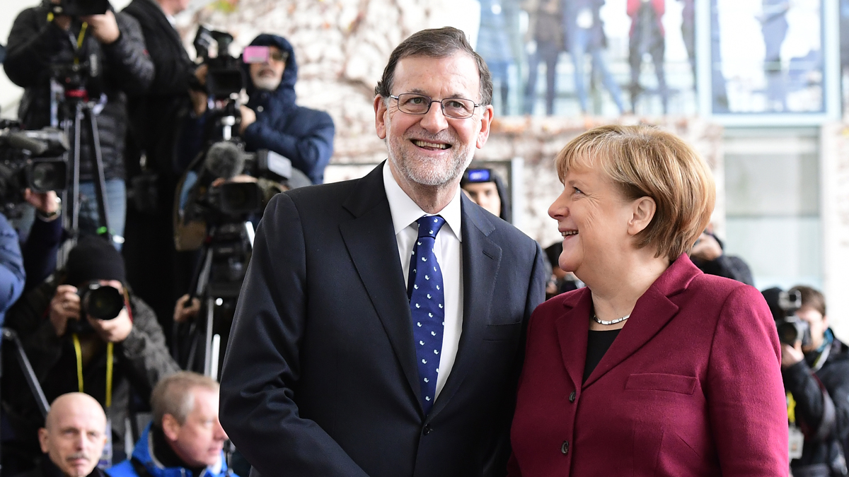 Mariano Rajoy y Angela Merkel. (Foto: AFP)