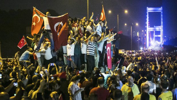 15 de julio. Golpe de Estado fallido en Turquía, todavía útil para un Recep Tayyip Erdogan que se ha propuesto eliminar toda oposición. (Foto: AFP)