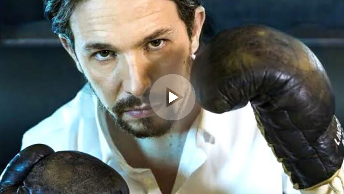 Pablo Iglesias, posando como un boxeador.