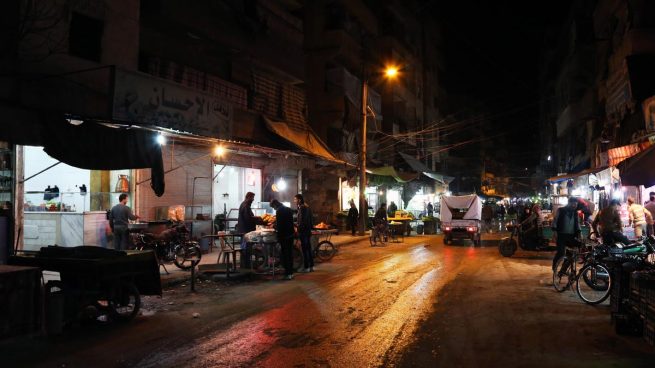 Los rebeldes sirios cercados en Alepo acuerdan con Rusia una tregua para evacuar la ciudad