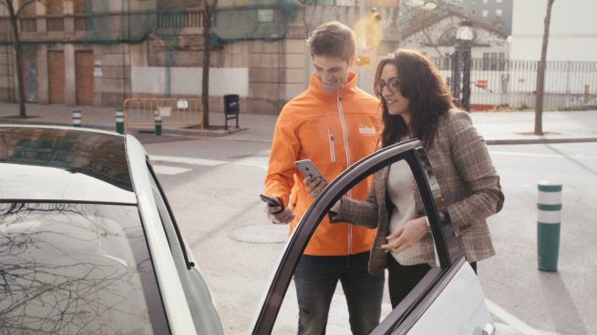 Nace una ‘app’ española para móviles que permite tener aparcacoches privado