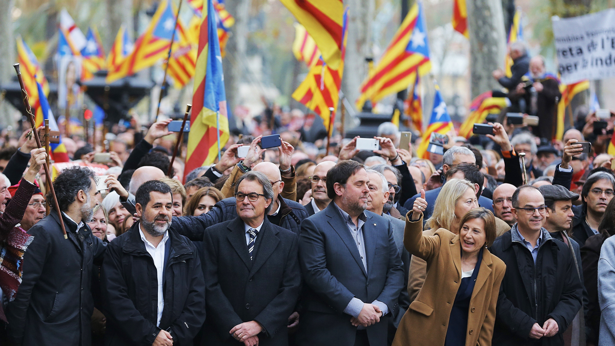 Artur Mas, Oriol Junqueras y Carme Forcadell, entre otros dirigentes independentistas. (Foto: EFE)