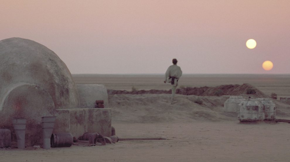 Una escena de Star Wars en el planeta Tatooine, donde se ven sus dos soles. Foto: GeorgeLucas