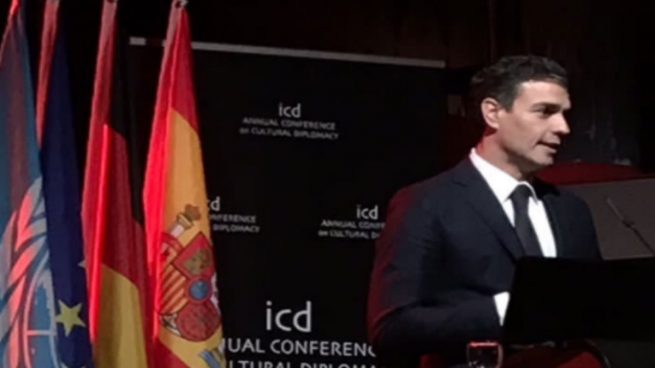 Sánchez defiende las primarias en un acto en Berlín de la ONG que preside Zapatero