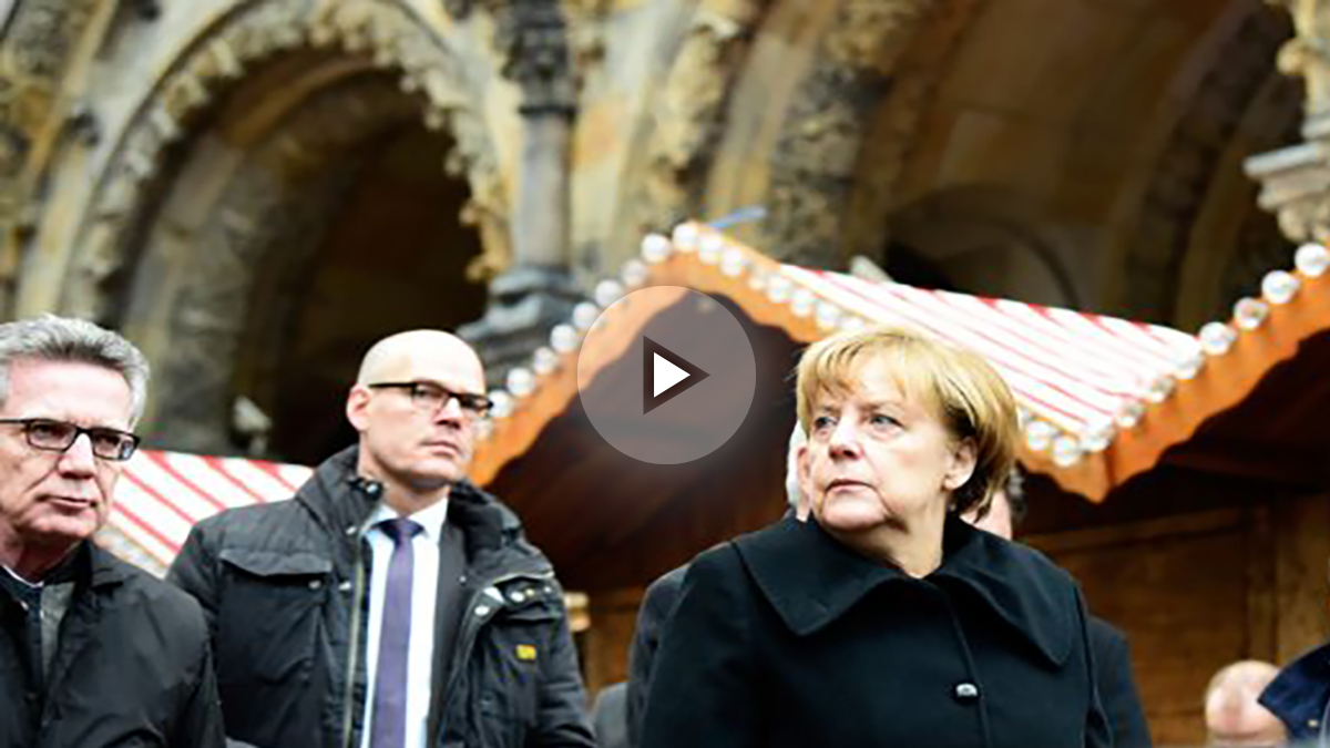 Angela Merkel visita el lugar del atentado. (Foto: AFP)