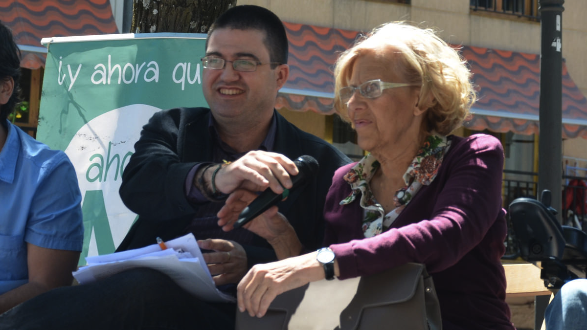 El concejal de Economía y Hacienda, Carlos Sánchez Mato, con la alcaldesa Manuela Carmena. (Foto: AM)
