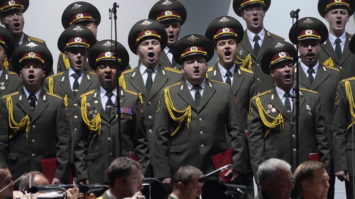 Miembros del Coro del Ejército Rojo durante una actuación. (Foto: AFP)