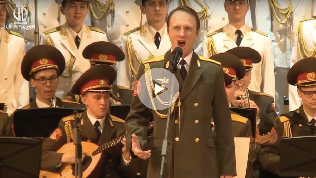 Vladislav Golikov, del Coro del Ejército Rojo, interpretando una jota