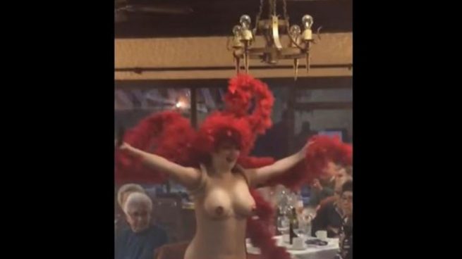 Lozoya gasta dinero público en una vedette desnuda en su comida anual de jubilados