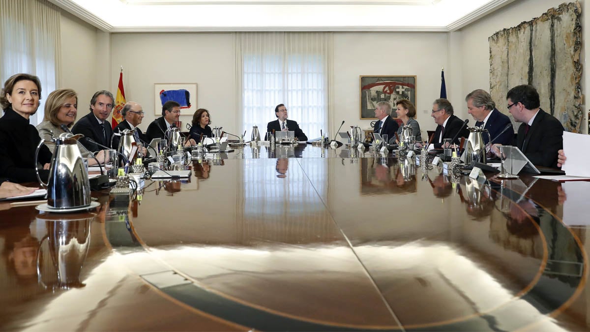 Consejo de ministros con Rajoy a la cabeza (Foto: EFE)