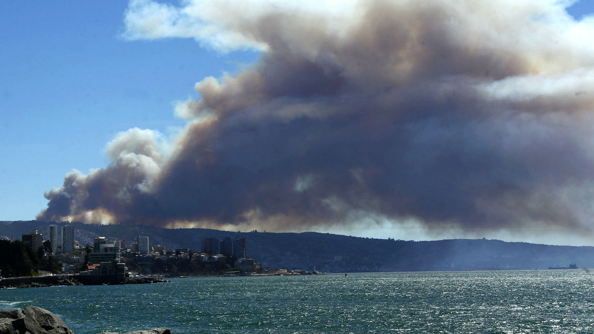 Imagen del incendio cerca de Valparaíso (Foto: AFP).