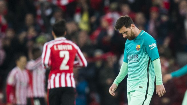 El Barça pierde contra nueve y se jugará el pase en el Camp Nou (2-1)